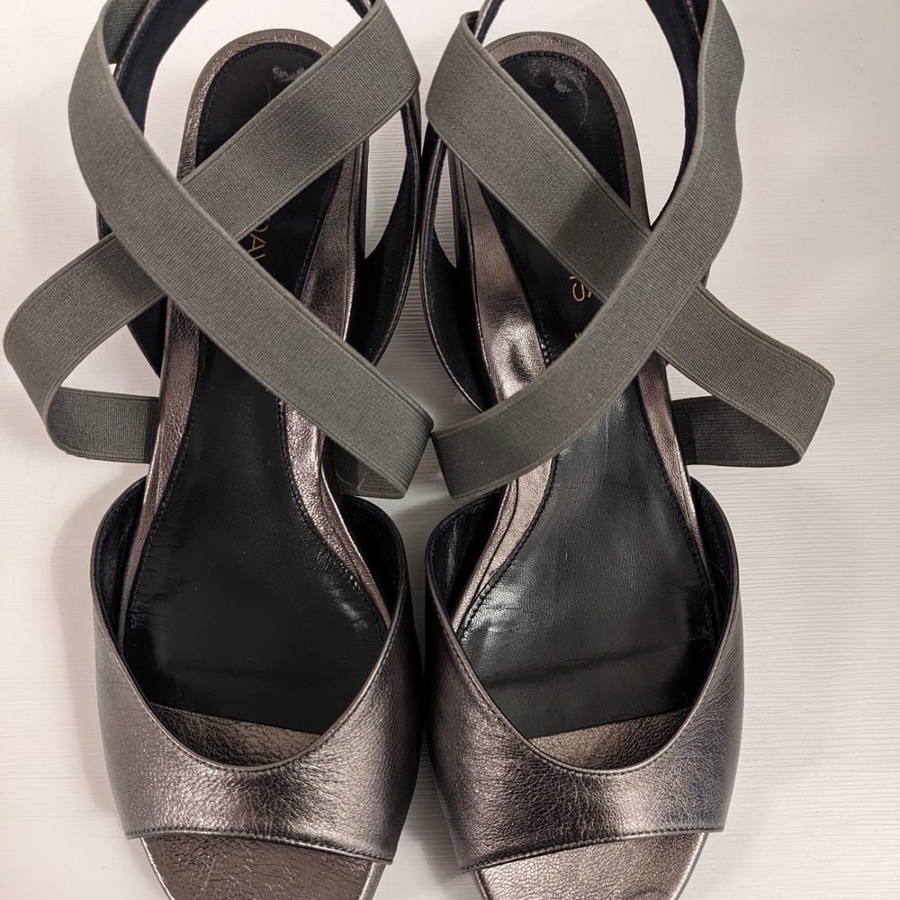 NWOT Dana Davis peep toe wedge sandal